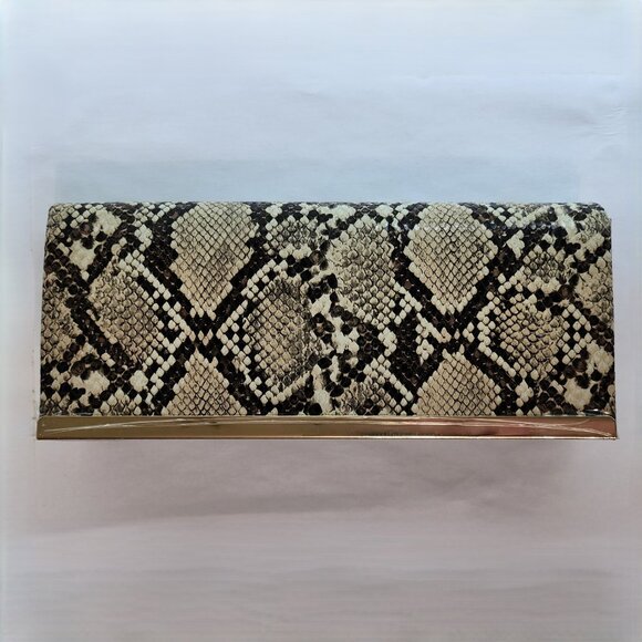Faux Snakeskin Clutch Purse w/Chain Strap - Picture 4 of 7